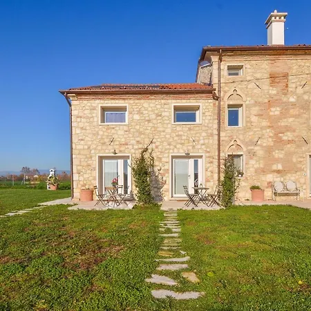 Pet Friendly In * Longare